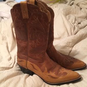 NEVER WORN ARIAT CALF HEIGHT COWBOY BOOTS!!!